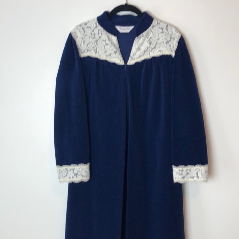 Vintage Vanity Fair l Blue Velvet Lace Bed Jacket
